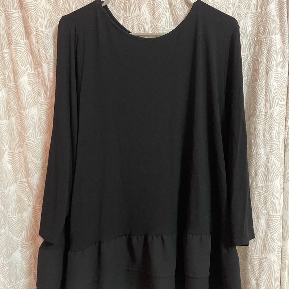 J.Jill black ruffle bottom top. Size XL. Smoke free home.
